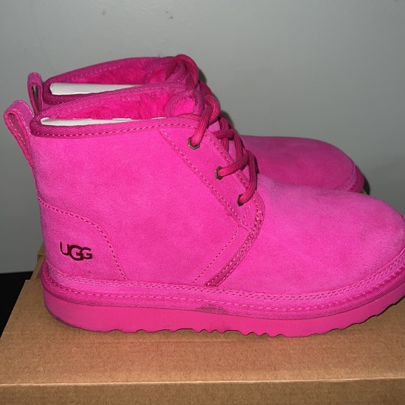 Pink Uggs 💕 - Picture 3 of 6
